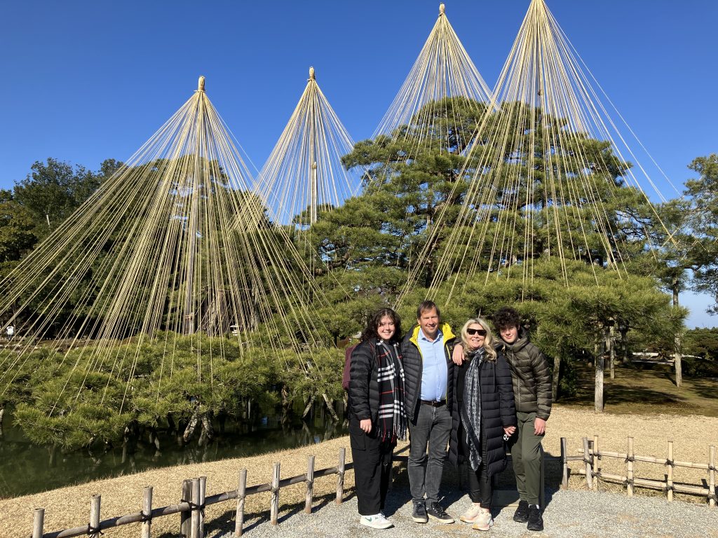 Ishikawa in One Day: Kenrokuen Garden & Kazuemachi Chaya District