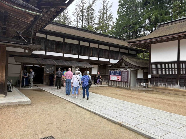 Wakayama in Half a Day: Danjo Garan tour & Okunoin approach walk