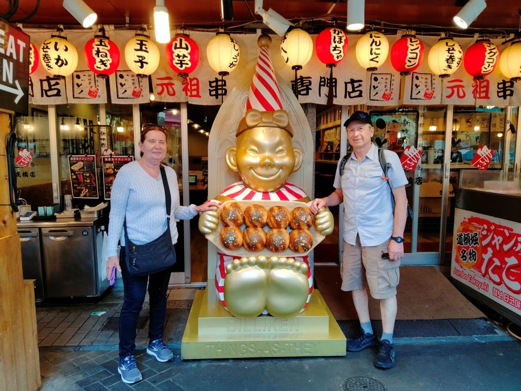 Osaka in One Day: Shinsekai & Osaka Castle and stay there.