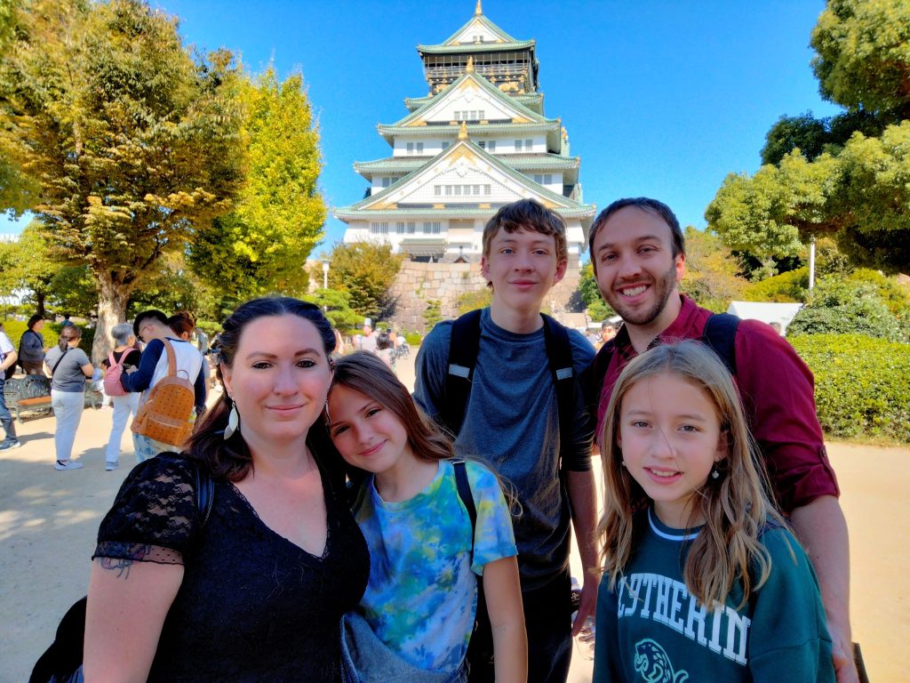 Osaka in Half a Day: Osaka Castle and stay there. & Kuromon Market