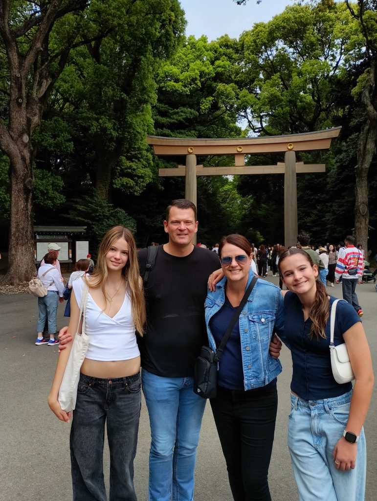 Tokyo in Half a Day: 1 MEIJI JINGU SHRINE & 5 IMPERIAL PALACE