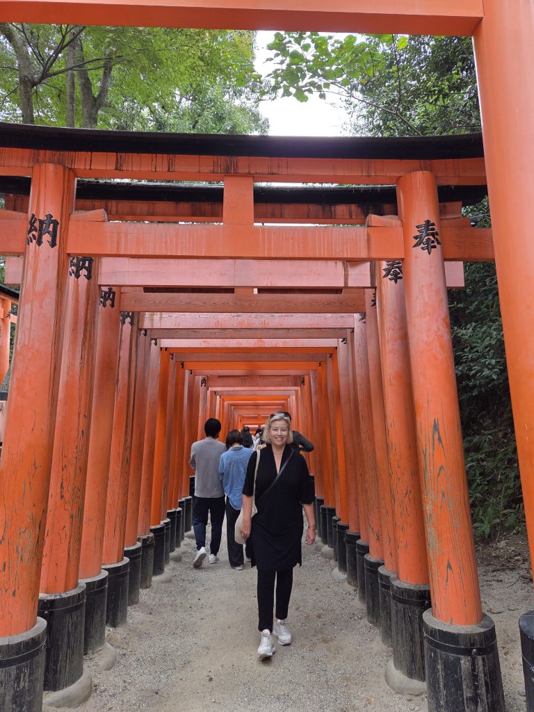 Kyoto in Half a Day: Higashi Honganji & Shijo Street stroll