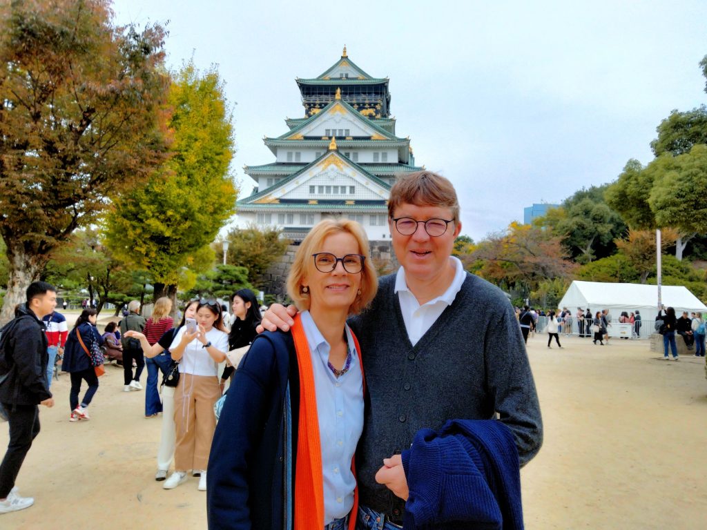 Osaka in Half a Day: Osaka Castle and stay there. & Go back to Hotel