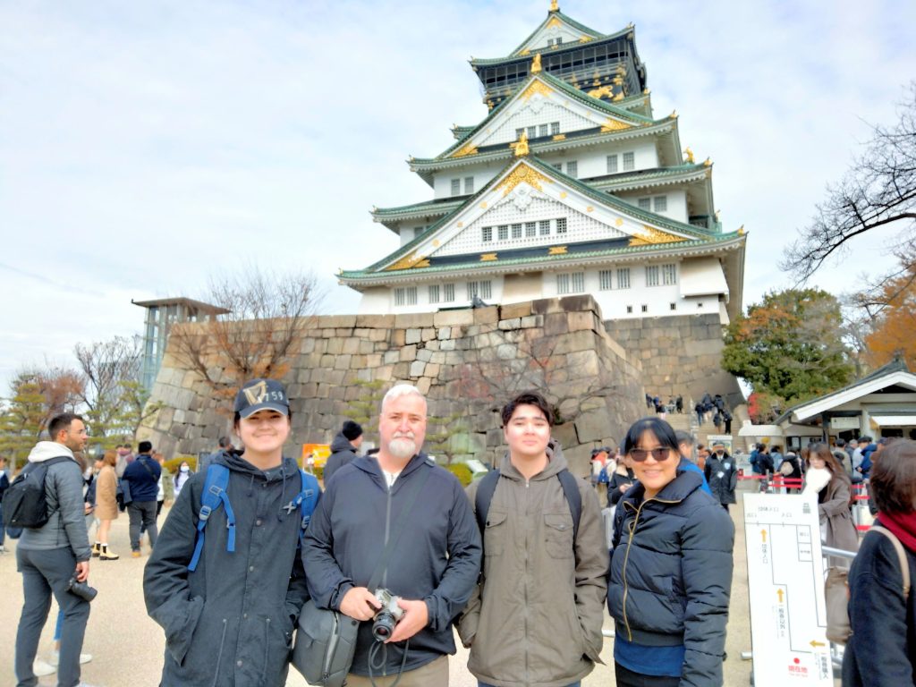 Osaka in Half a Day: Osaka Castle and stay there. & Kuromon Market