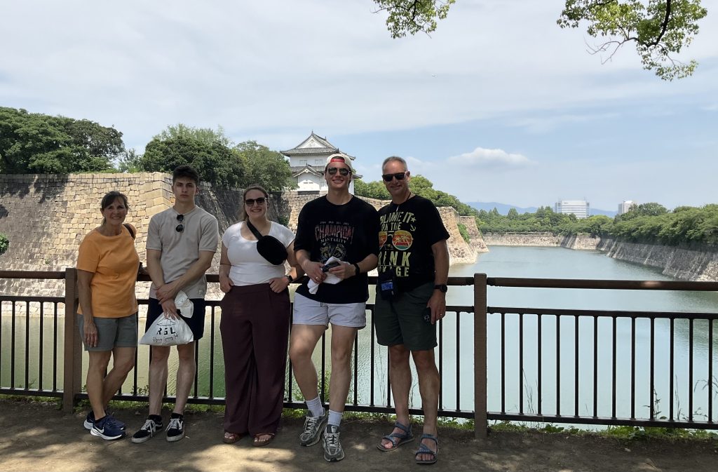 Osaka in Half a Day: @ Osaka Castle & @ Dotonbori