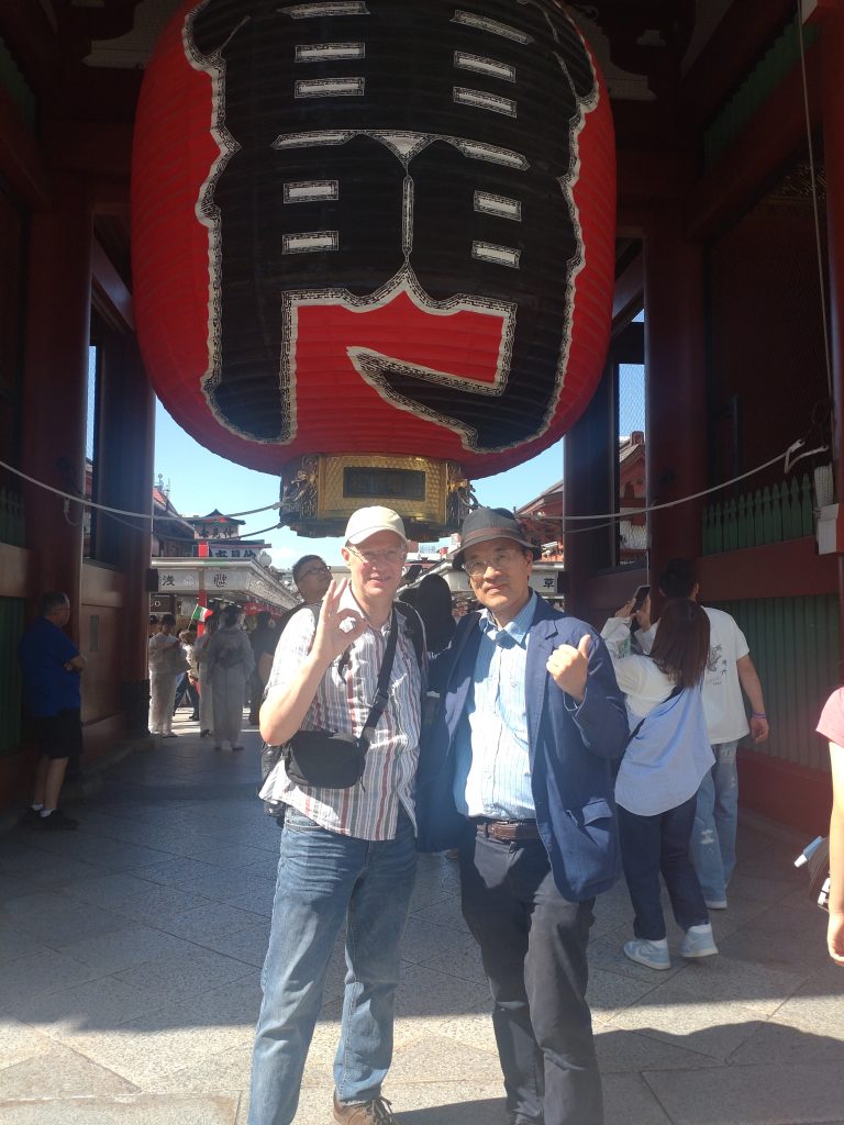Tokyo in One Day: @ Nezu Shrine & Take the Ginza Line to Ginza