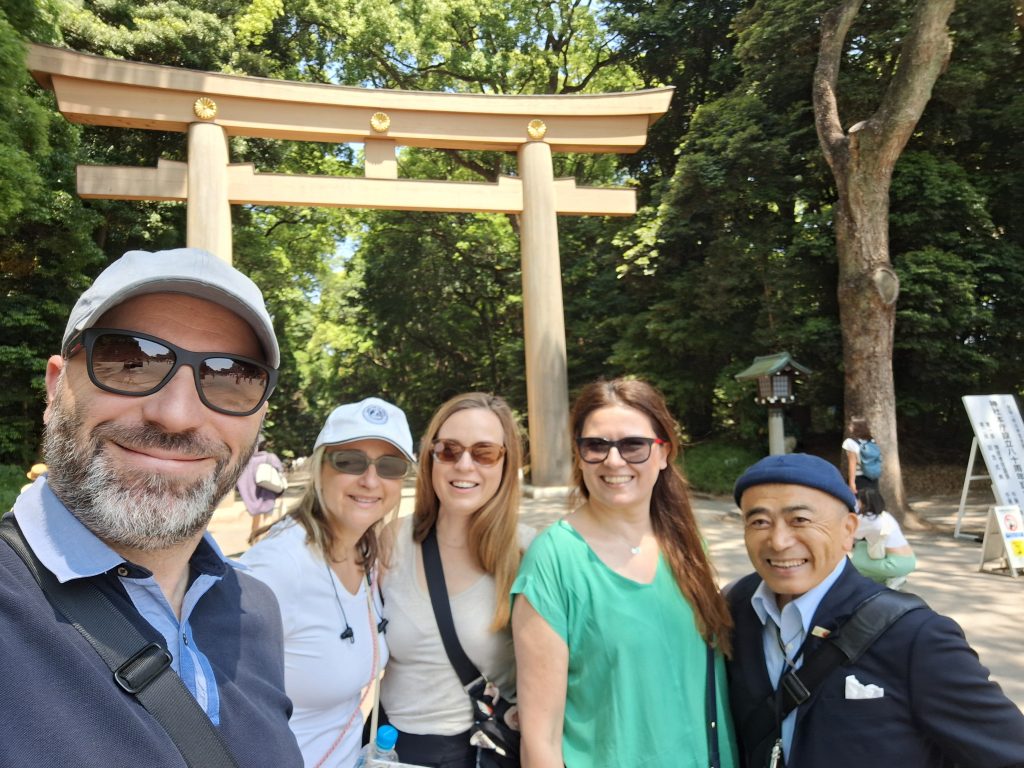 Tokyo in Half a Day: Meiji Shrine & Kabukicho