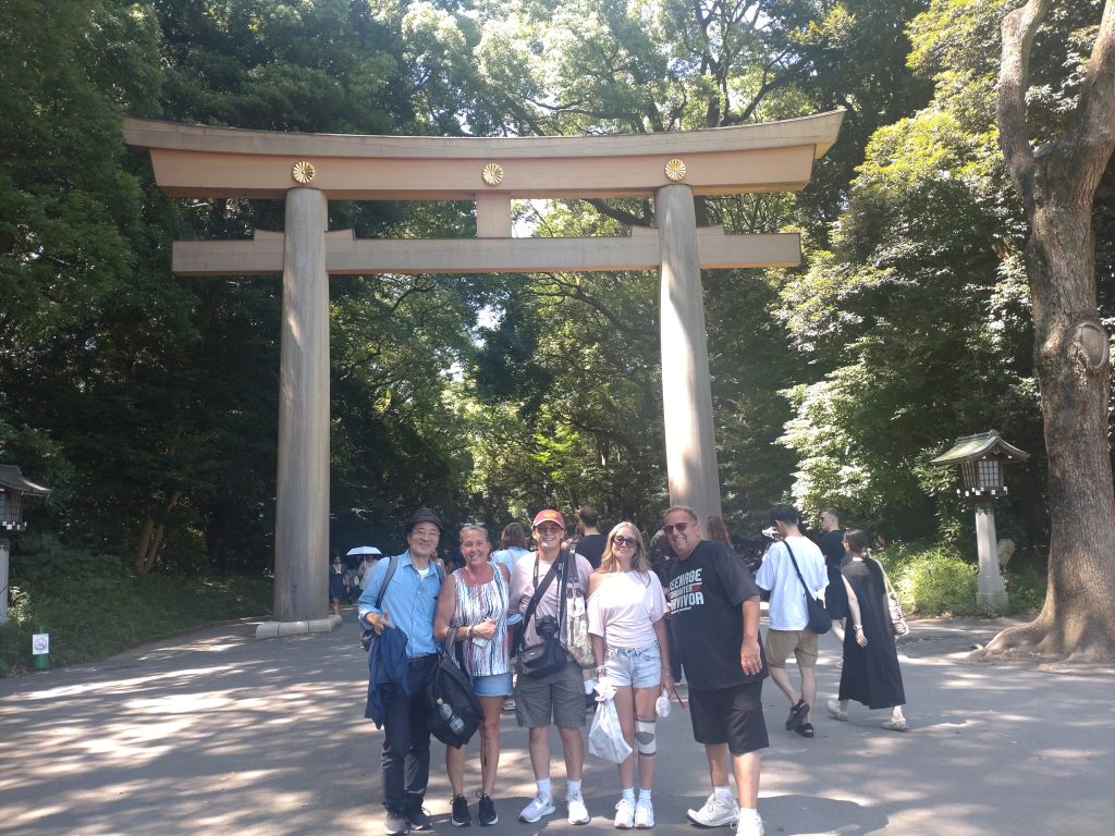 Tokyo in One Day: MONday Apart Daimon & Take the subway to Asakusa