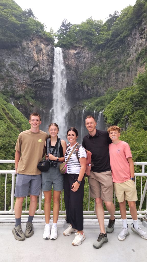 Tochigi in One Day: Kegon Falls & In front of Futarasan Shrine