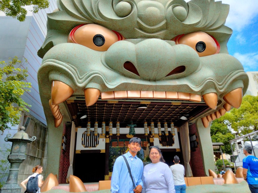 Osaka in Half a Day: Namba Yasaka Shrine & Dotonbori