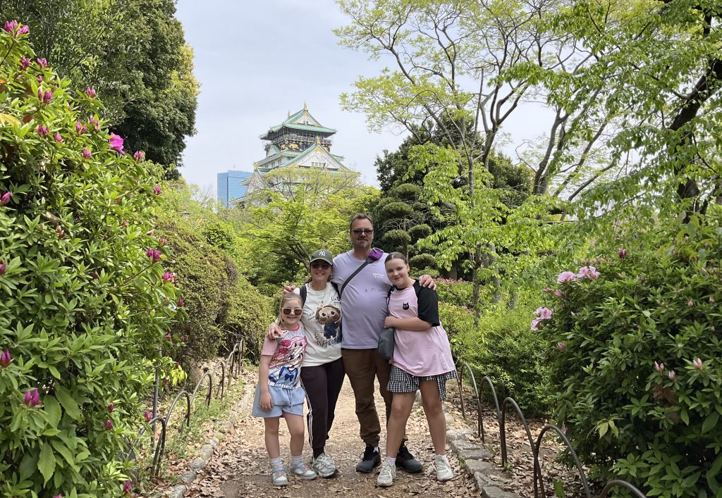 Osaka in Half a Day: 11;30@Osaka Castle & @Shitennoji Temple