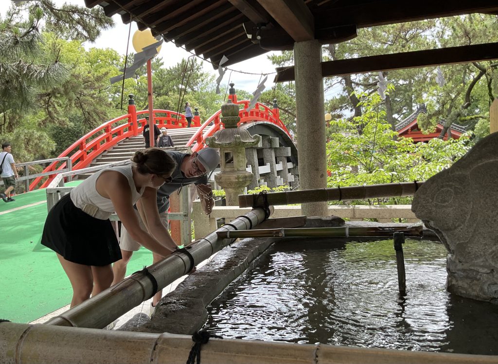 Osaka in Half a Day: 12-10 @ Hozenji Temple & @ Kuromon Market