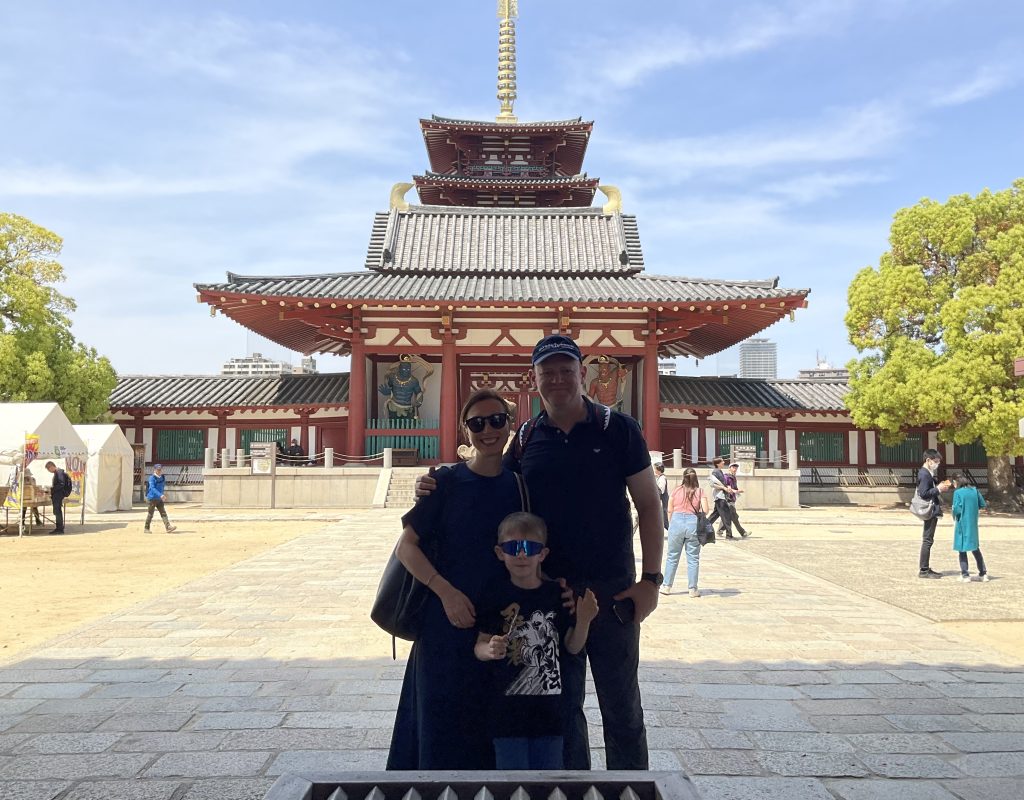 Osaka in One Day: @ Shitennoji Temple & 15:30 @ Shinsekai