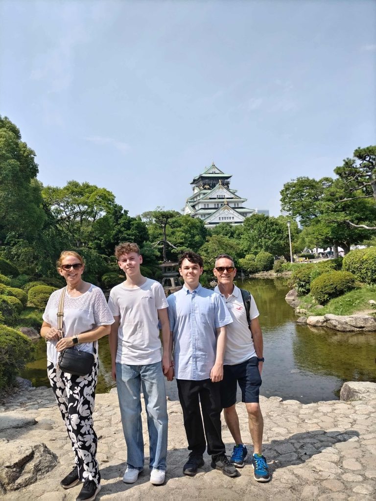 Osaka in Half a Day: Sumiyoshi Taisha Shrine & Osaka Castle Park