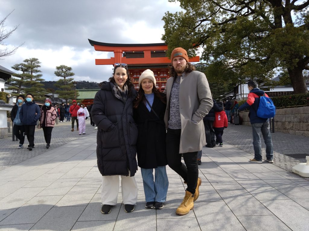 Kyoto in One Day: to 10:00    Yasaka Pagoda & to  15:15  Kinkaku-ji