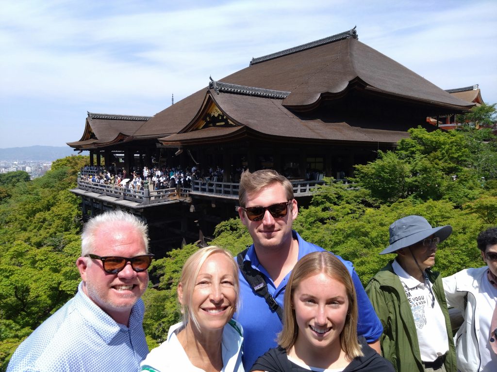 Hyogo in One Day: to 09:30  Fushimi Inari Taisha
