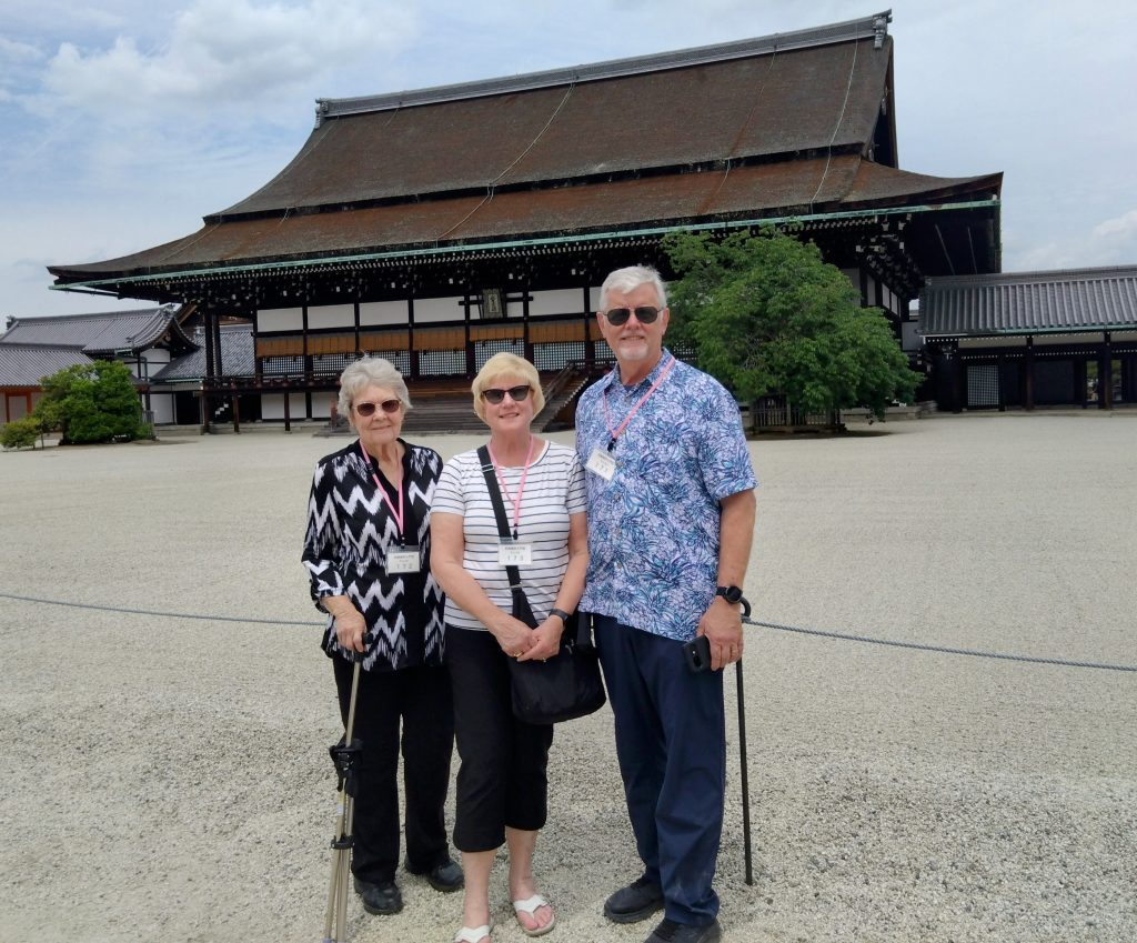 Osaka in One Day: to 10:40    Kinkaku-ji & to 13 :30  Nijo