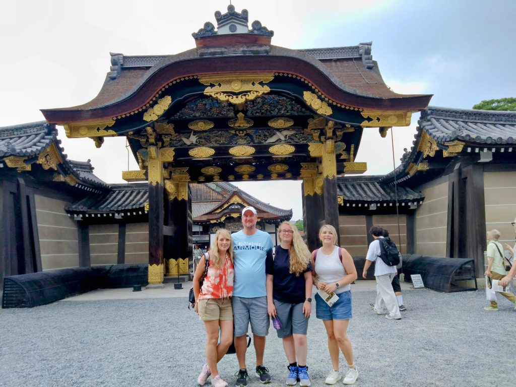 Hyogo in One Day: to 11:00     Kiyomizu-dera & to 15:00      Nijo