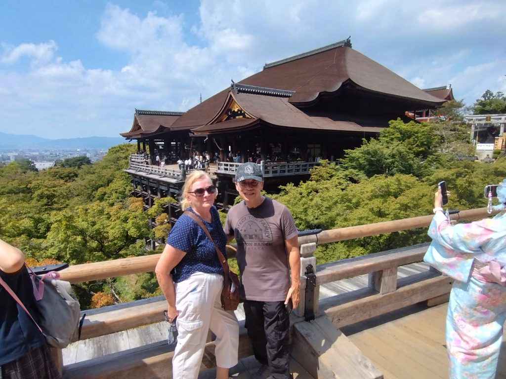 Kyoto in One Day: to 12:15    Kiyomizu-dera & to 15:00    Kinkaku-ji