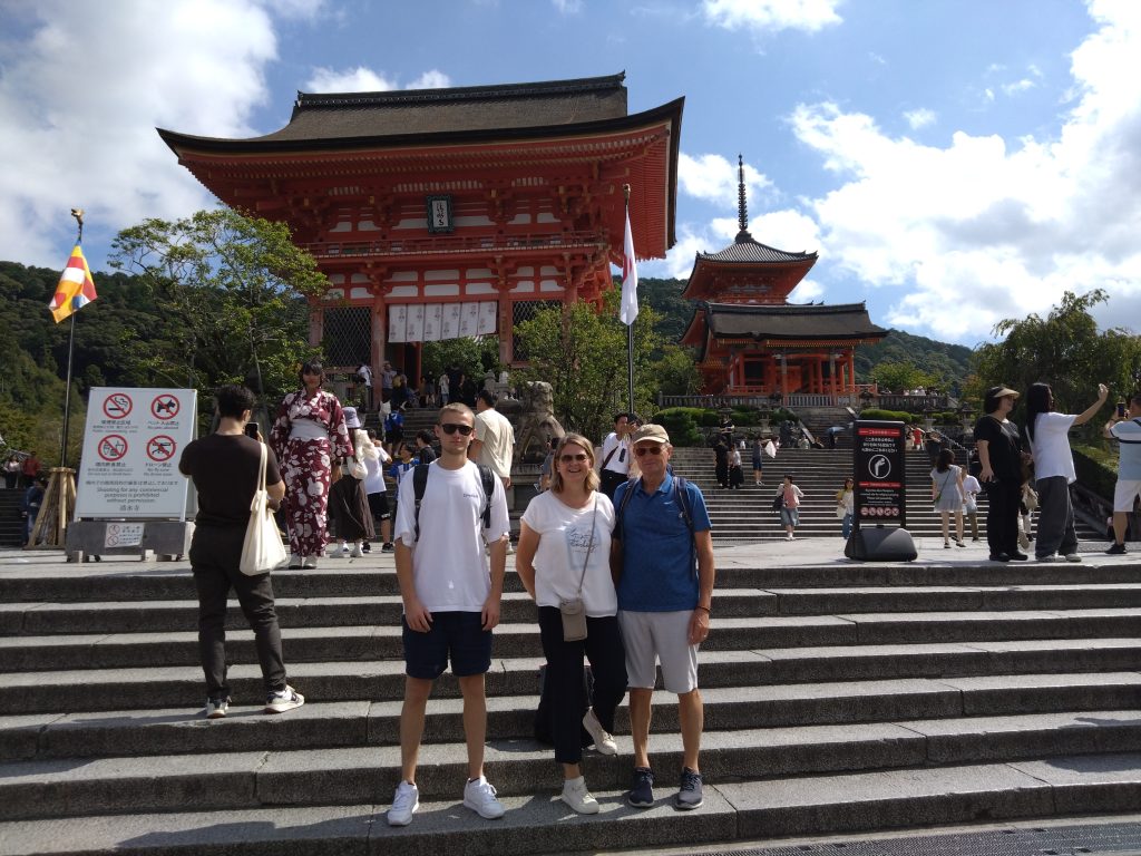 Hyogo in One Day: to 12:15     Kiyomizu-dera & to 14:00     Kinkaku-ji