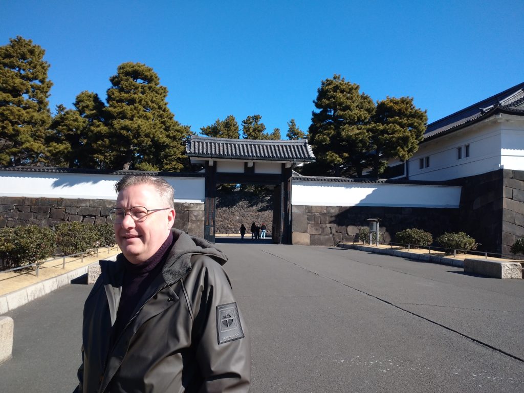 Tokyo in Half a Day: 1. THE IMPERIAL PALACE & 3. TSUKIJI Outer Market