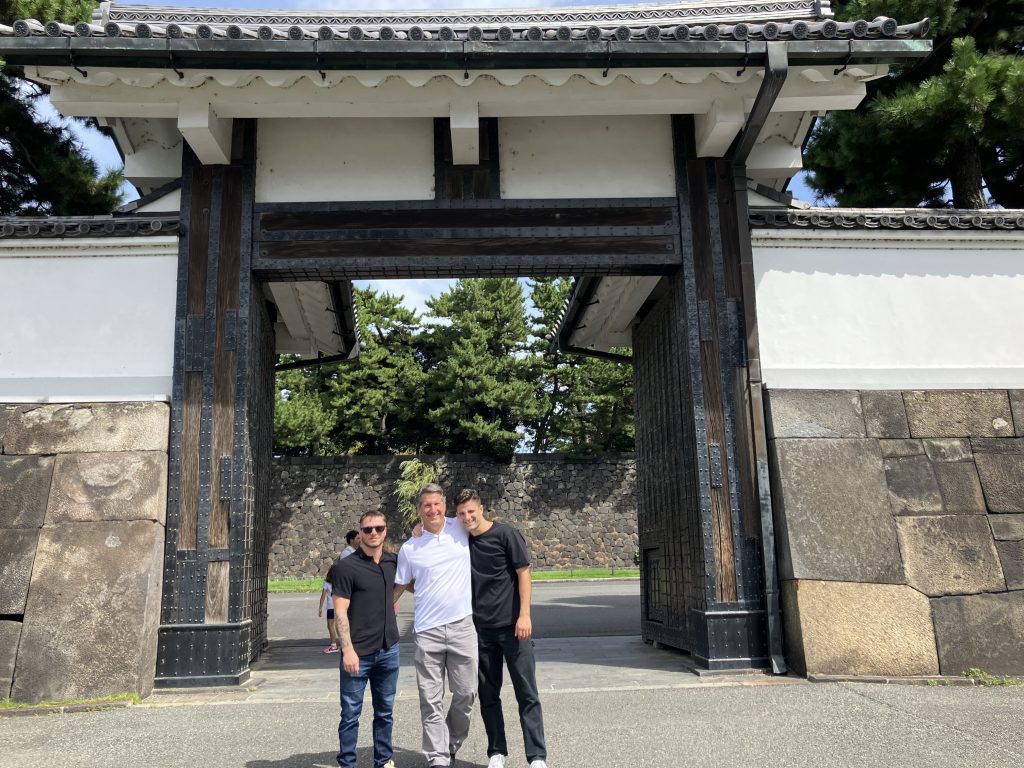 Tokyo in Half a Day: Meiji Shrine & Akihabara - Radio Kaikan