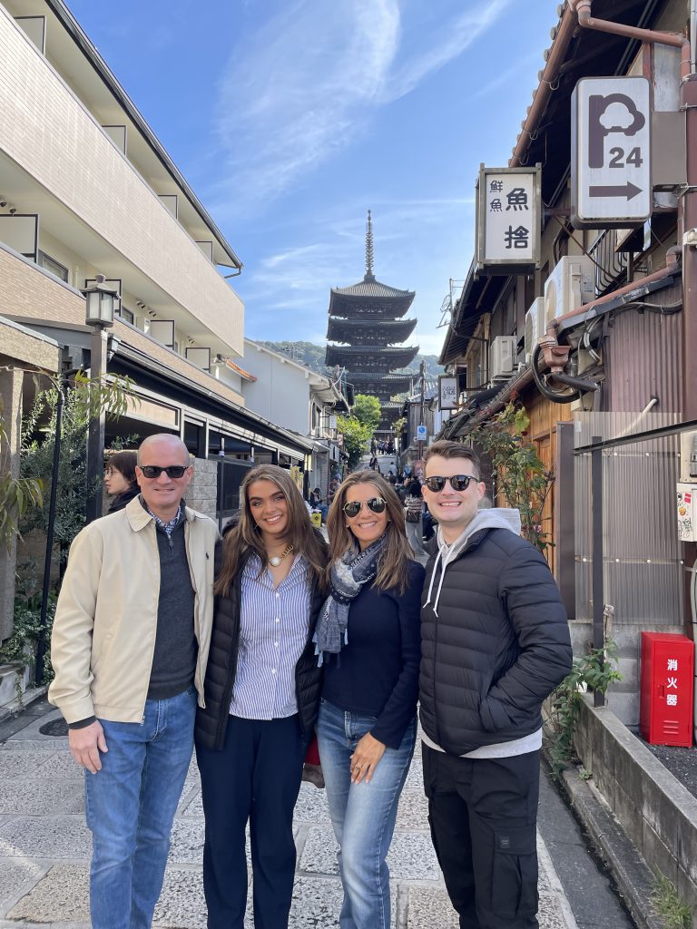 Kyoto in One Day: Kiyomizu-dera Temple & Disperse at Yasaka Shrine