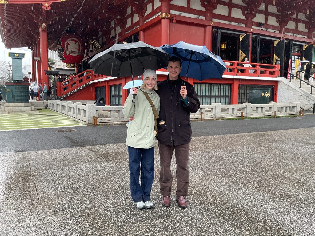 Tokyo in One Day: Ginza on the subway Ginza Line & Tochomae Station