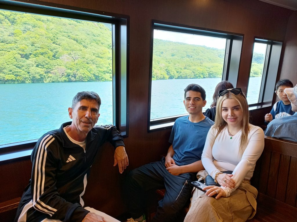 Kanagawa in One Day: Walk to Hakone Shrine