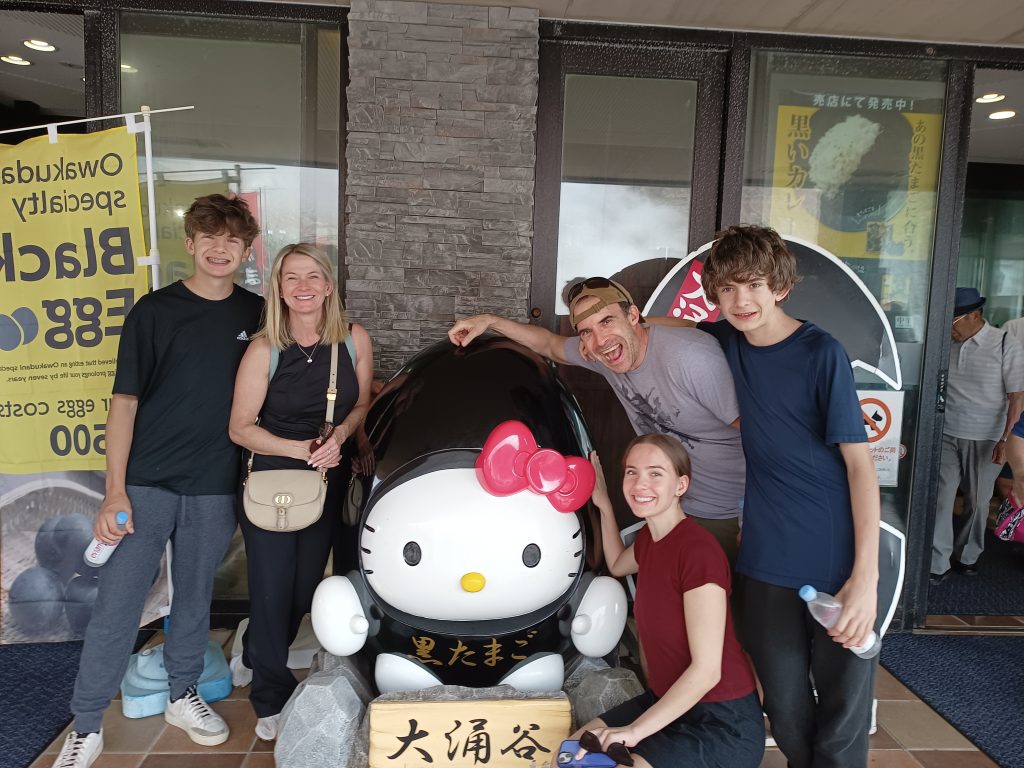 Kanagawa in One Day: Stay at Hakone Shrine