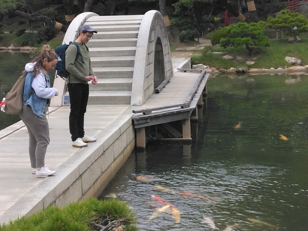 Hiroshima: Travel by foot & Hiroshima Castle