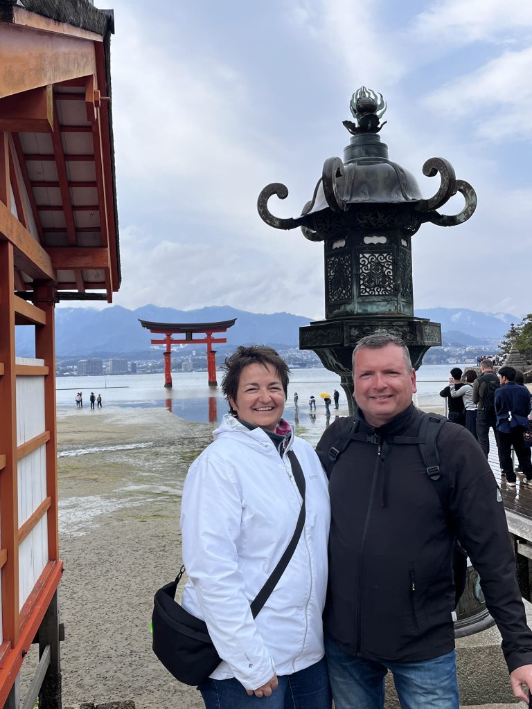 Hiroshima in One Day: 〜9:50 Peace Park & 〜16:00 Miyajima