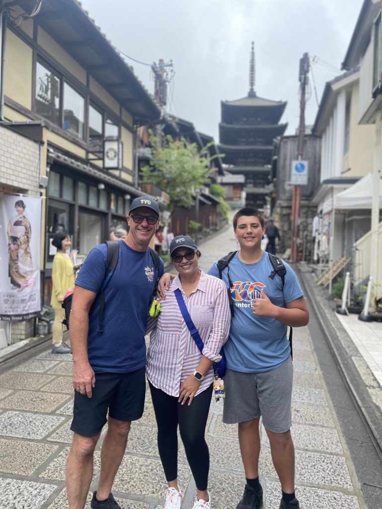 Kyoto in Half a Day: Yasaka Pagoda ~ Sannenzaka & Nishiki Market