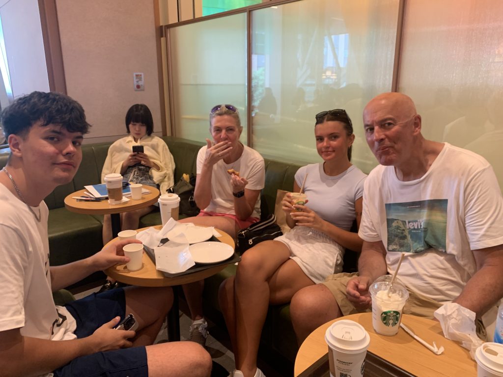 Tokyo in One Day: 30 @ Akihabara & 00 Dismiss @ Akihabara