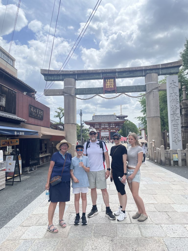Osaka in One Day: Shitennoji Temple & Osaka Castle