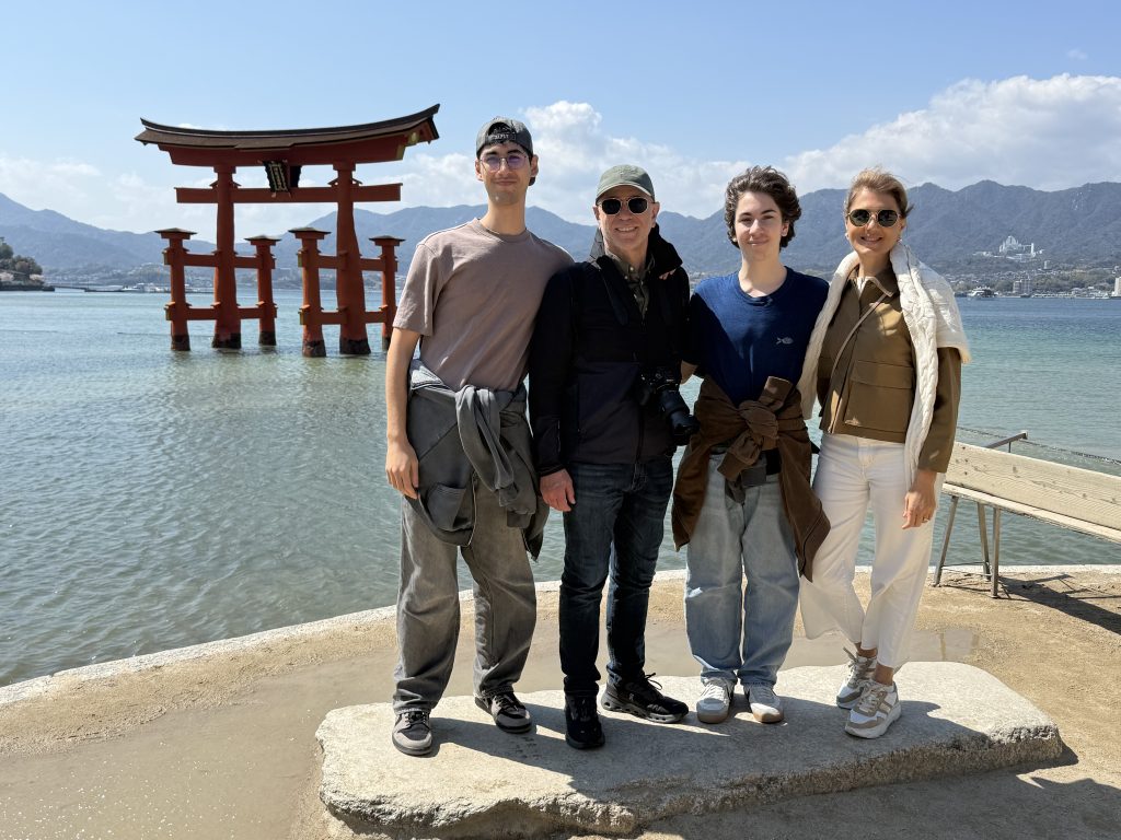 Hiroshima in One Day: Miyajima & Atomic Bomb Dome (disband)