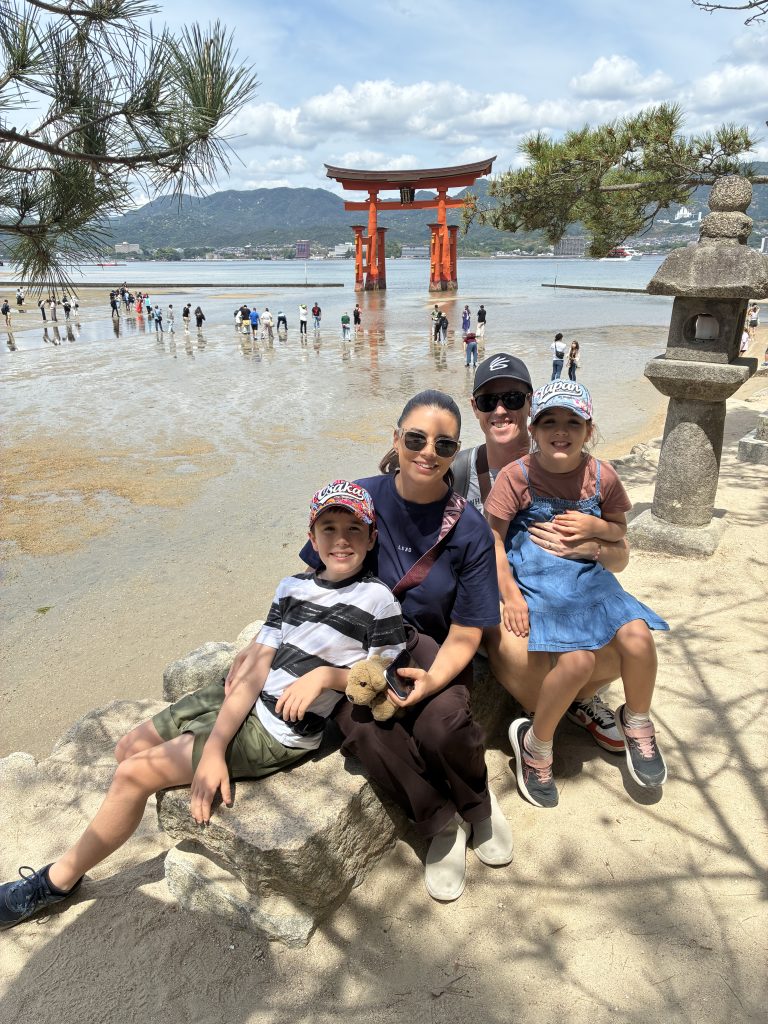 Hiroshima in One Day: am Visit Itsukushima Shrine