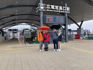 Hiroshima in Half a Day: Hiroshima Station / Miyajima