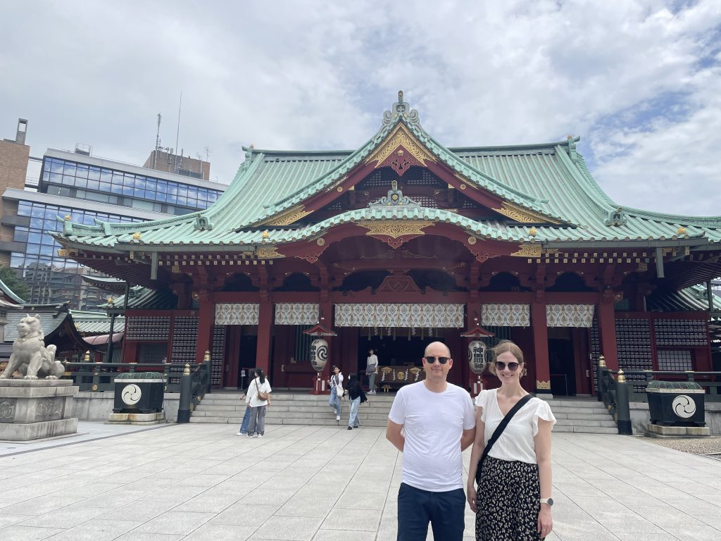 Tokyo in Half a Day: Yushima 1-chome Bus Stop & Hagoromo Saryo