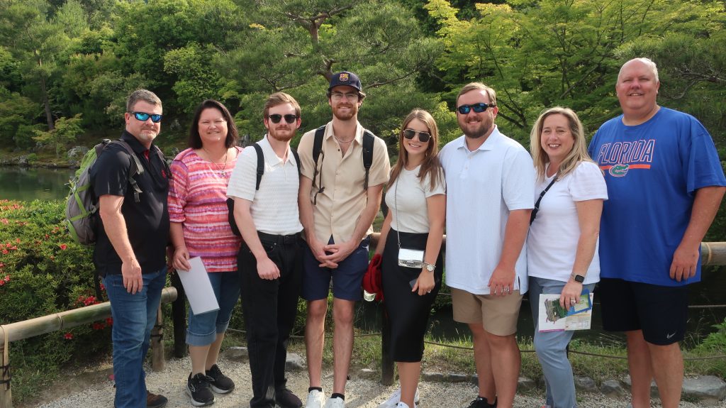 Osaka: Arashiyama Bamboo Grove & Return to hotel by guest taxi