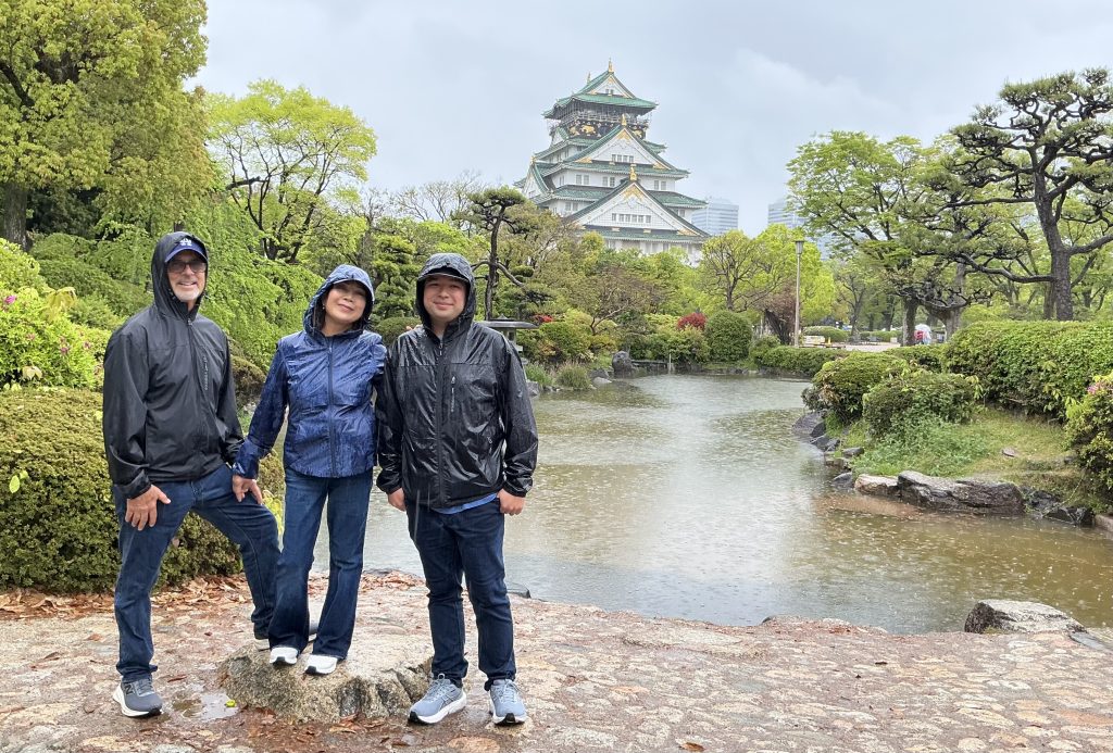 Osaka in Half a Day: @Osaka Castle & ＠Namba Yasaka Shrine