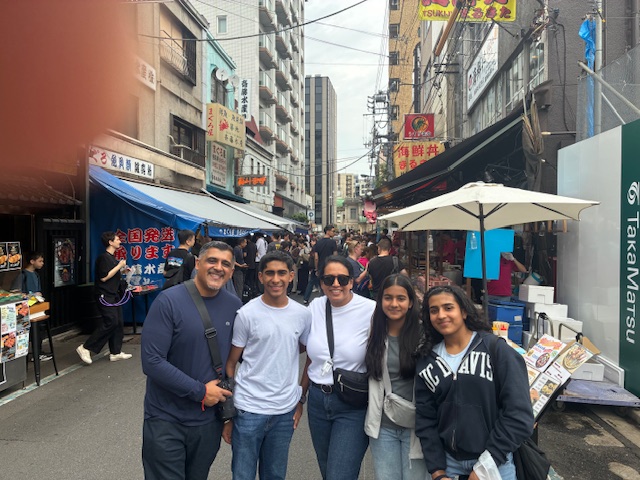 Tokyo in One Day: Tsukiji Outer Market & Shinjuku Golden Gai