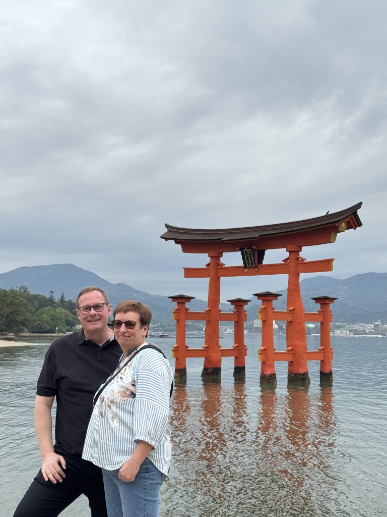 Hiroshima in Half a Day: Itsukushima Shrine & 〜11:25 Toyokuni Shrine