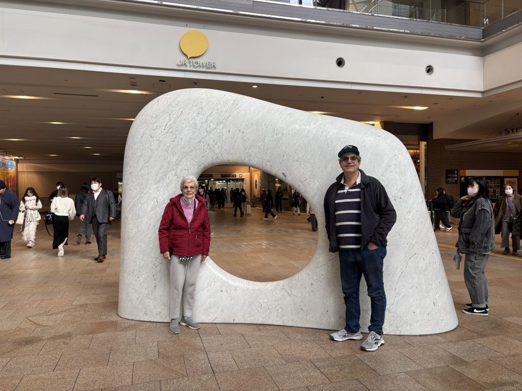 Hokkaido in Half a Day: JR・Bus & Nijo Market・Tanukikoji