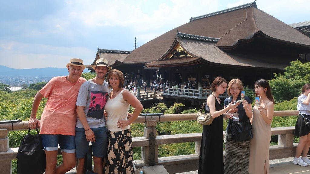Kyoto in Half a Day: Kiyomizu Temple & in front of Sushi restaurant
