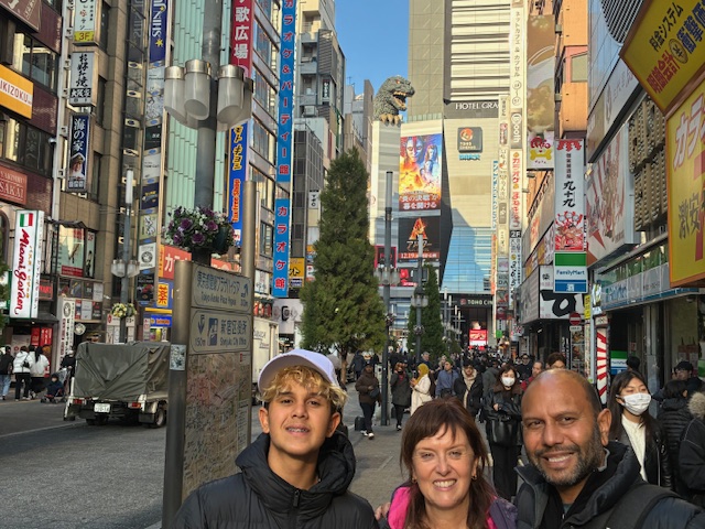 Tokyo in Half a Day: Shinjuku Golden Gai & Shibuya Crossing
