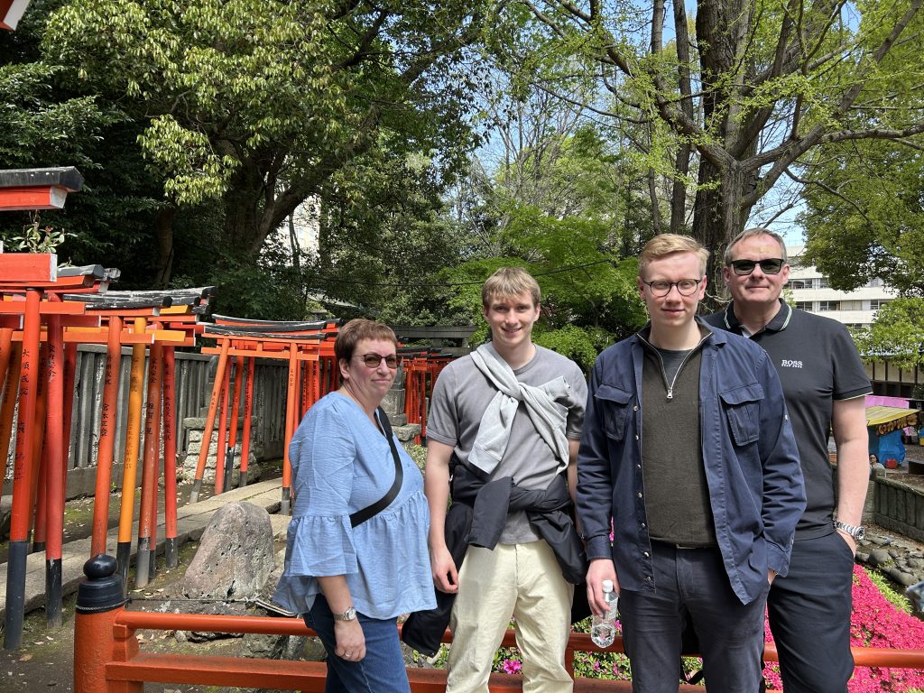 Tokyo in One Day: Nezu Shrine & Disperse at Hotel
