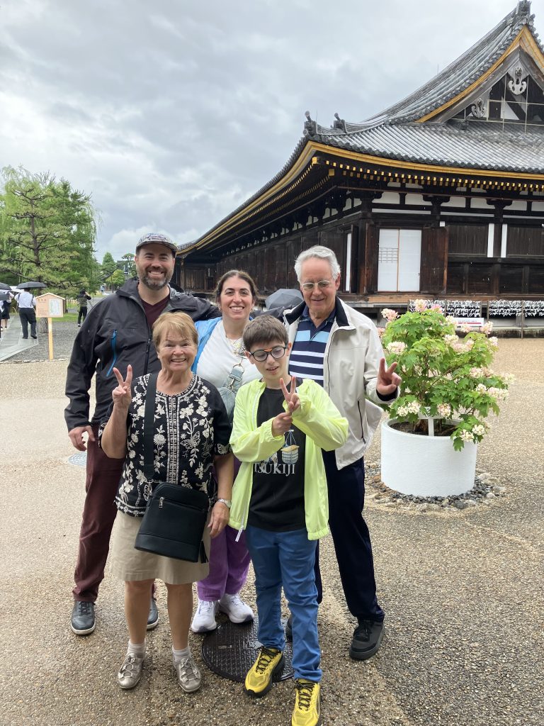 Kyoto: Sanjusangendo & Pokemon Center