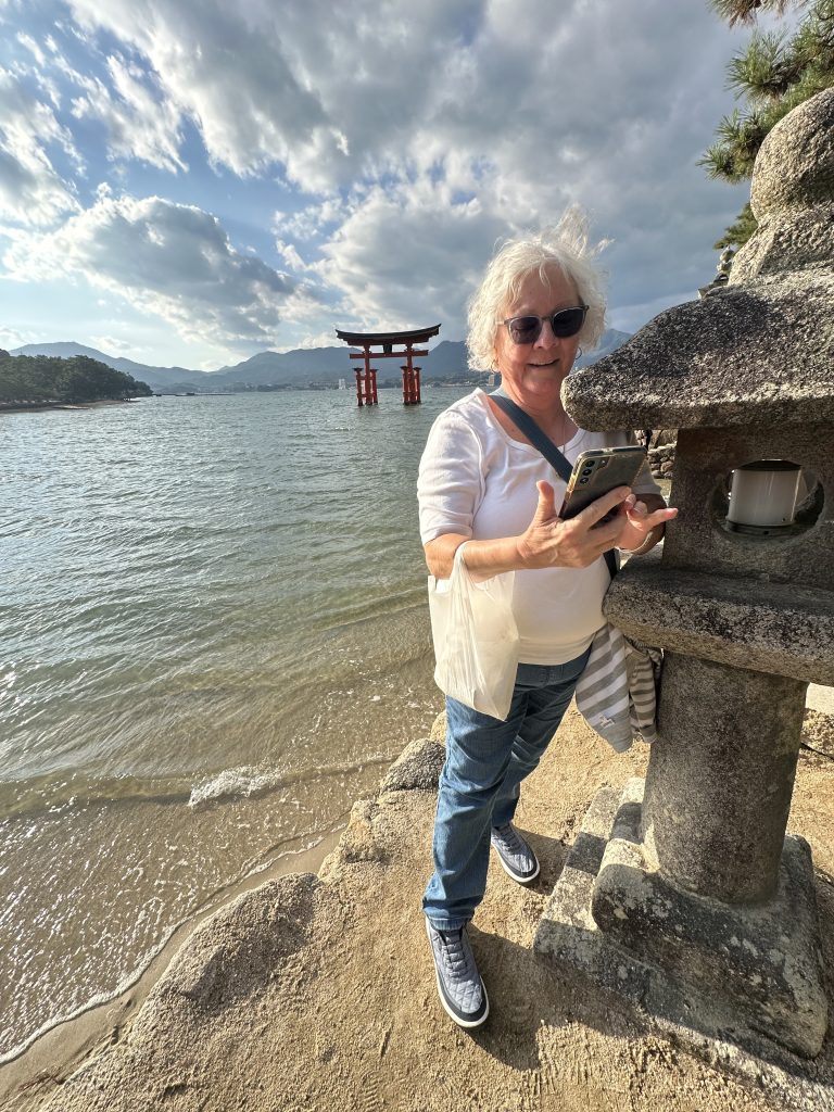 Hiroshima in One Day: Take the train to Peace & 〜15:20 Lunch