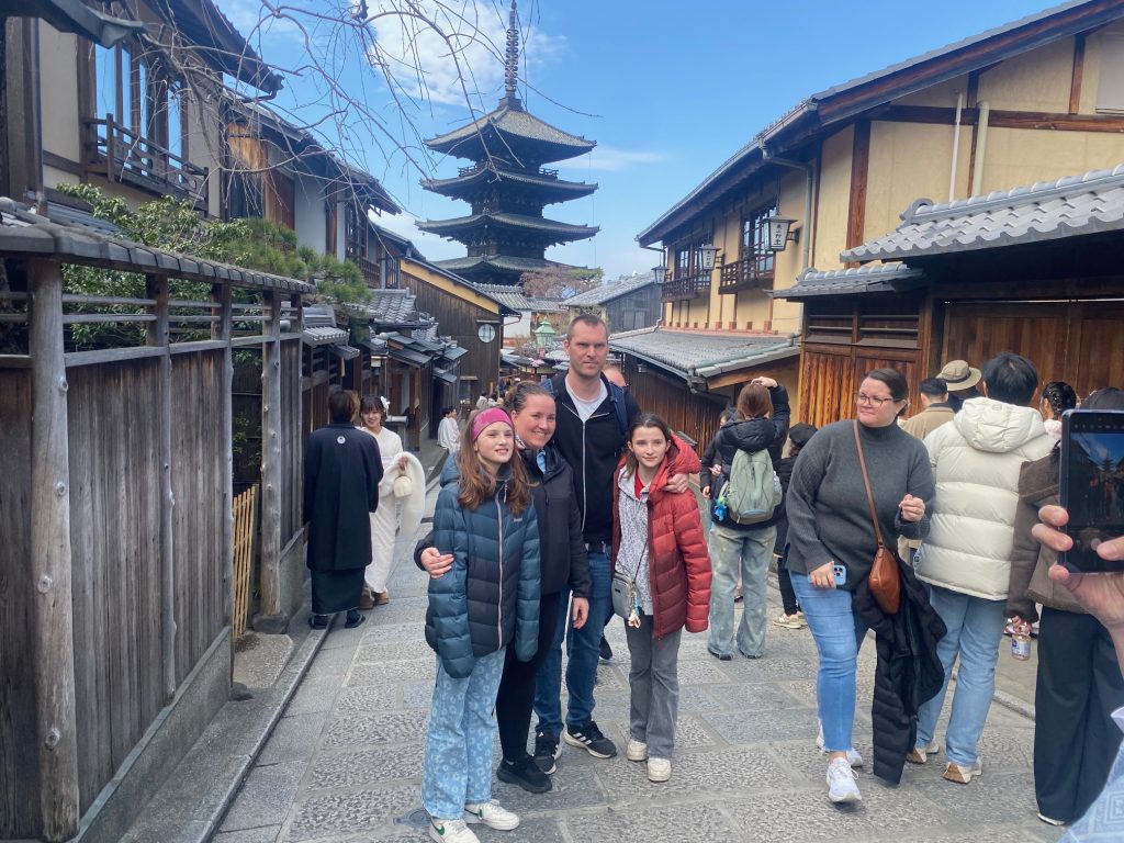 Kyoto in Half a Day: Guide them to Kiyomizu-dera
